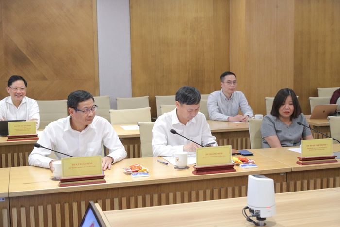 Các đại biểu tham dự cuộc làm việc