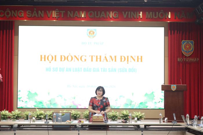 Thứ trưởng Bộ Tư pháp Đặng Hoàng Oanh phát biểu