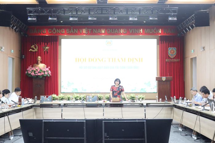 Quang cảnh cuộc họp Hội đồng thẩm định Hồ sơ dự án Luật Đấu giá tài sản (sửa đổi)