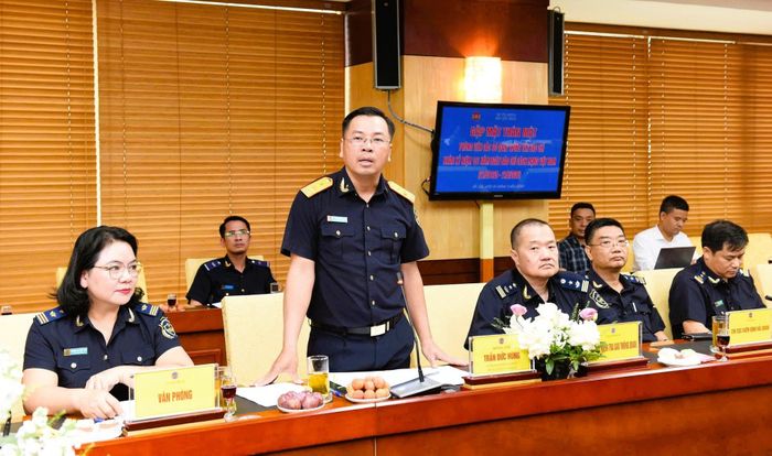 Phó Cục trưởng Cục Hải quan (Bộ Tài chính) Trần Đức Hùng phát biểu tại buổi gặp mặt.