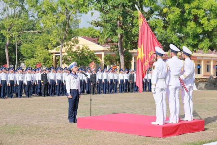 Lời tuyên thệ vang lên đầy khí phách, thể hiện quyết tâm tuyệt đối trung thành và hoàn thành mọi nhiệm vụ được giao