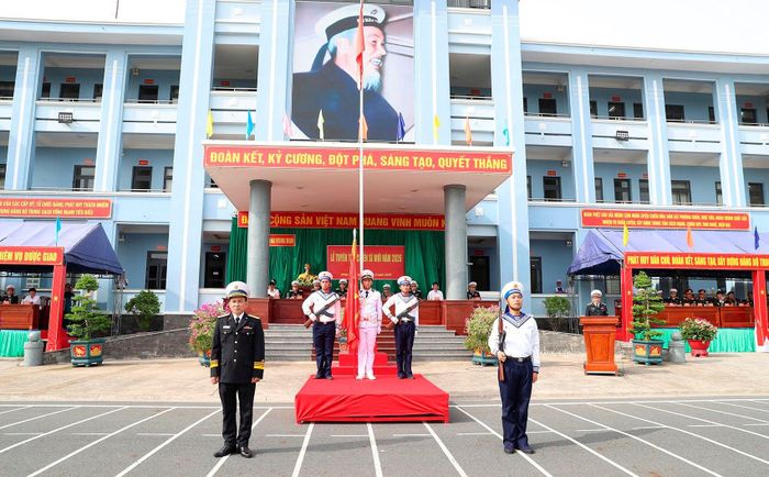 Tại Vùng 2 Hải quân, Trung tâm Huấn luyện Vùng 2 Hải quân tổ chức Lễ tuyên thệ chiến sĩ mới (CSM) năm 2026.