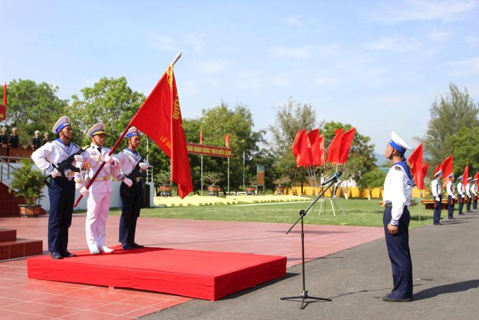 Các chiến sĩ mới tuyên thệ tại Lữ đoàn 101