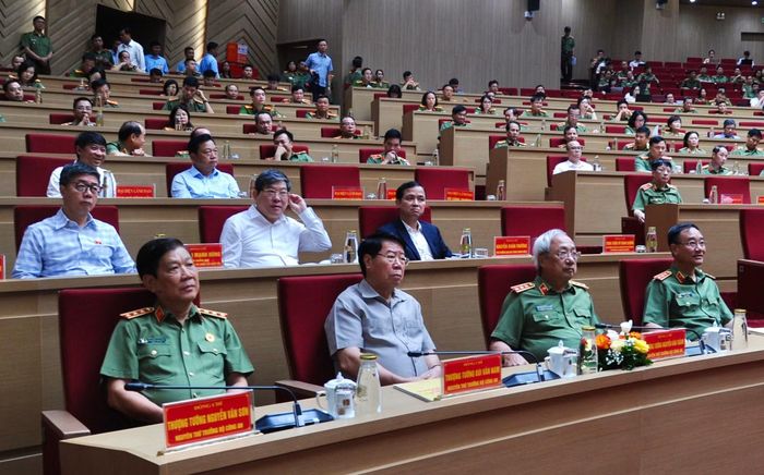 Các đồng chí lãnh đạo, nguyên lãnh đạo Bộ Công an tại hội thảo.