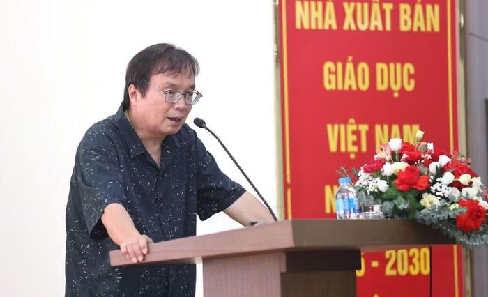 Nhà thơ Nguyễn Tiến Thanh, Chủ tịch Hội đồng Thành viên, Tổng Giám đốc NXBGDVN phát biểu khai mạc lễ phát động.