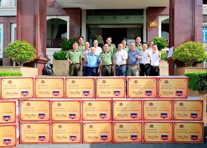 Một số hình ảnh tại buổi lễ trao tặng máy lọc nước của Công ty TNHH Nanomic và Trung tâm Phát triển Dự án Nông thôn mới Việt Nam cho Công an tỉnh Cà Mau và gia đình người có công.
