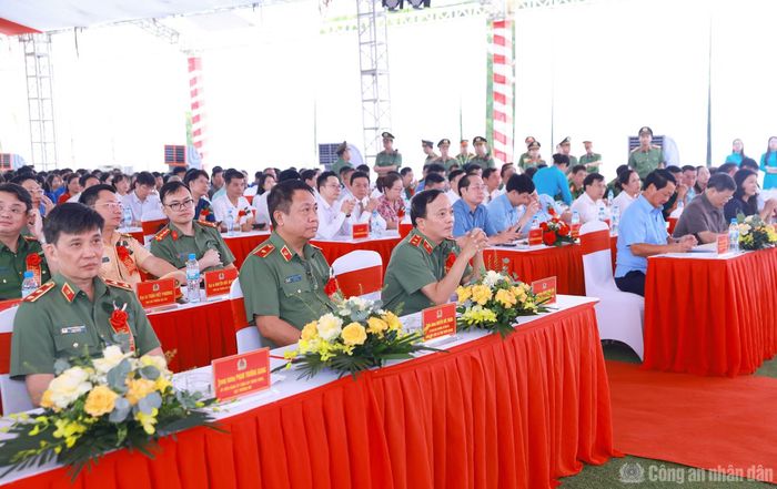 Thứ trưởng Đặng Hồng Đức và các đại biểu dự Lễ khởi công.