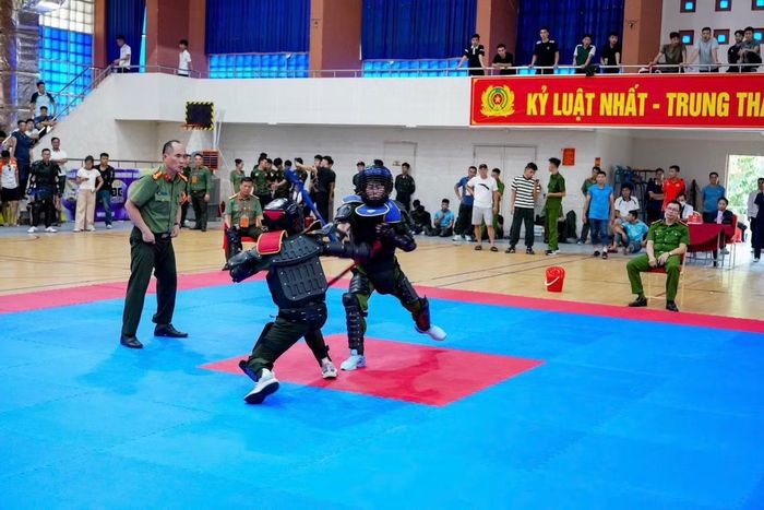 Môn "Đối kháng võ gậy" lần đầu tiên được đưa vào thi đấu tại hội thao.