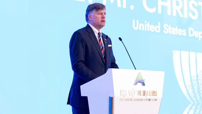 Thứ trưởng Ngoại giao Mỹ Christopher Landau.