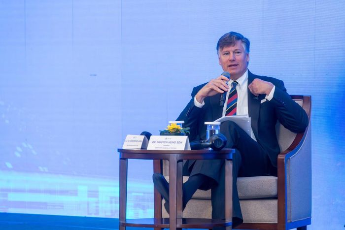 Thứ trưởng Ngoại giao Mỹ khẳng định, có thể con đường phát triển quan hệ với các bên không phải lúc nào cũng hoàn toàn bằng phẳng, nhưng xu hướng xuyên suốt luôn là tăng cường gắn kết và hợp tác.