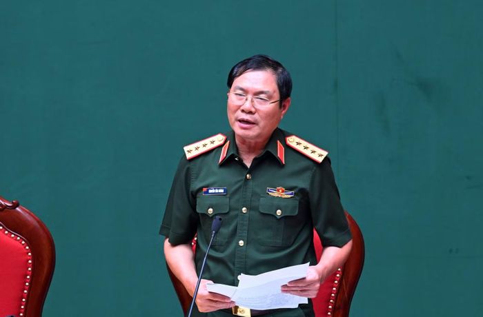 Đại tướng Nguyễn Tân Cương phát biểu tại hội thảo.