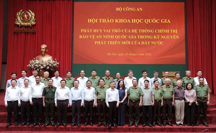 Thường trực Ban Bí thư Trần Cẩm Tú; Trưởng ban Nội chính Trung ương Lê Minh Trí; Bộ trưởng Bộ Công an, Đại tướng Lương Tam Quang; Trưởng Ban Chính sách, chiến lược Trung ương Nguyễn Thanh Nghị và các đại biểu tham dự hội thảo.