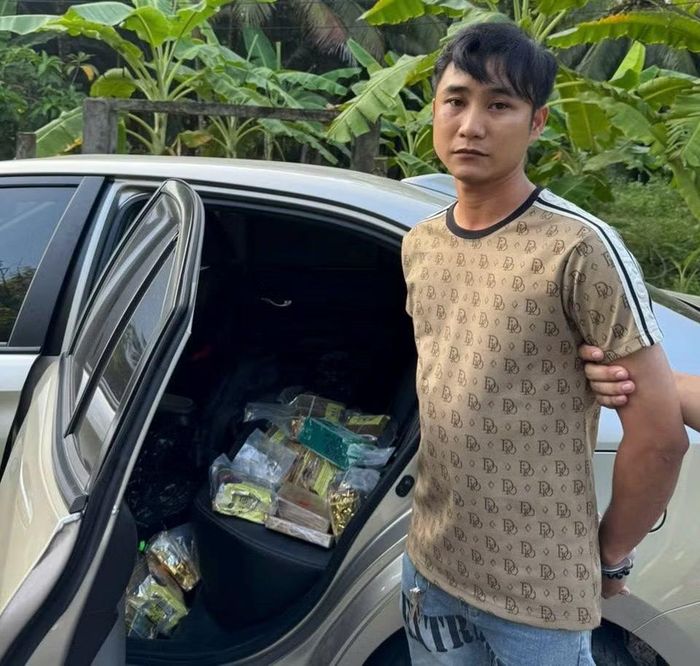 Bắt giữ một số đối tượng cùng tang vật.