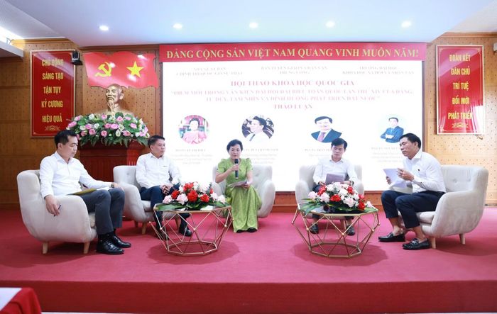 Các chuyên gia, nhà khoa học chia sẻ những ý kiến tâm huyết trong phiên thảo luận của hội thảo.