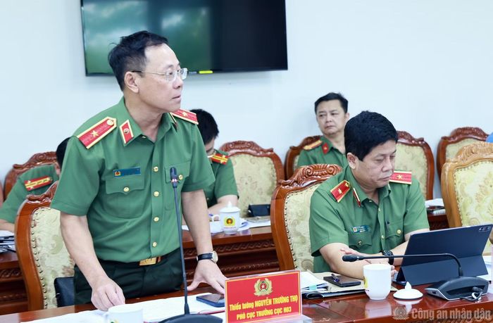Các đại biểu thảo luận tại buổi làm việc.