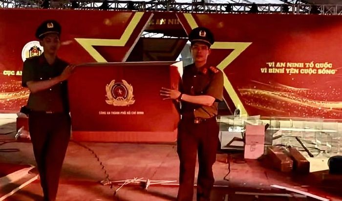 Tất bật với công việc.