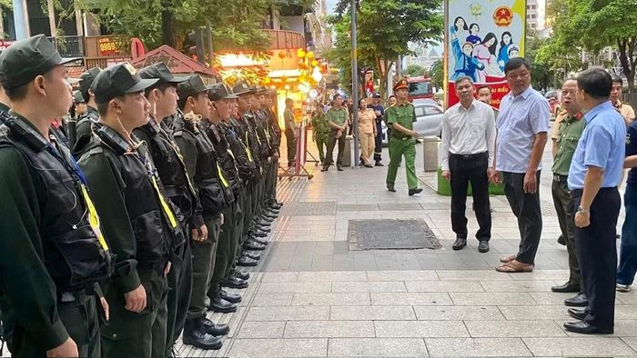 Lãnh đạo Công an TP Hồ Chí Minh thăm hỏi, động viên và giao nhiệm vụ cho các lực lượng bảo vệ an ninh tại chương trình.