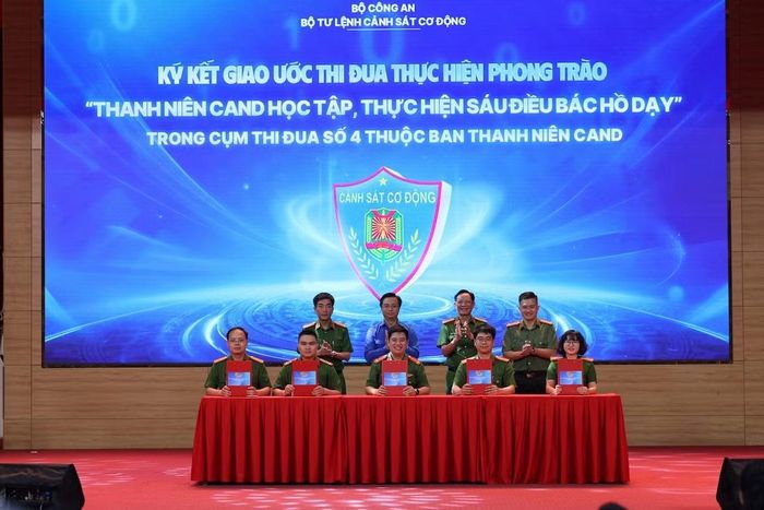 Ban Thanh niên Bộ Tư lệnh CSCĐ cũng ký kết giao ước thi đua thực hiện phong trào “Thanh niên CAND học tập, thực hiện Sáu điều Bác Hồ dạy” trong Cụm thi đua số 4.