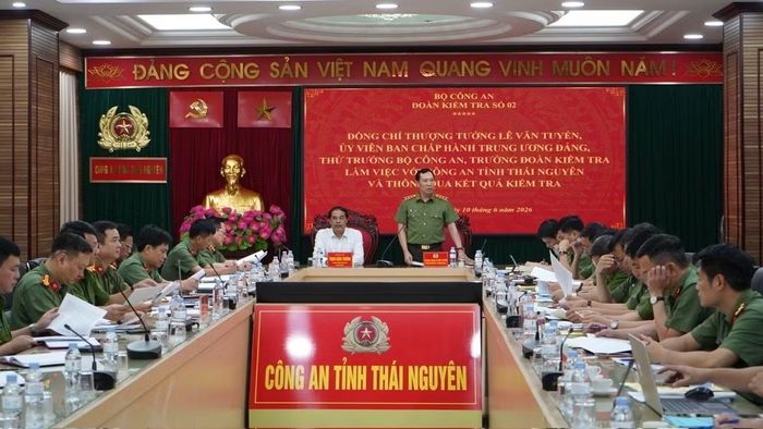 Toàn cảnh buổi làm việc.