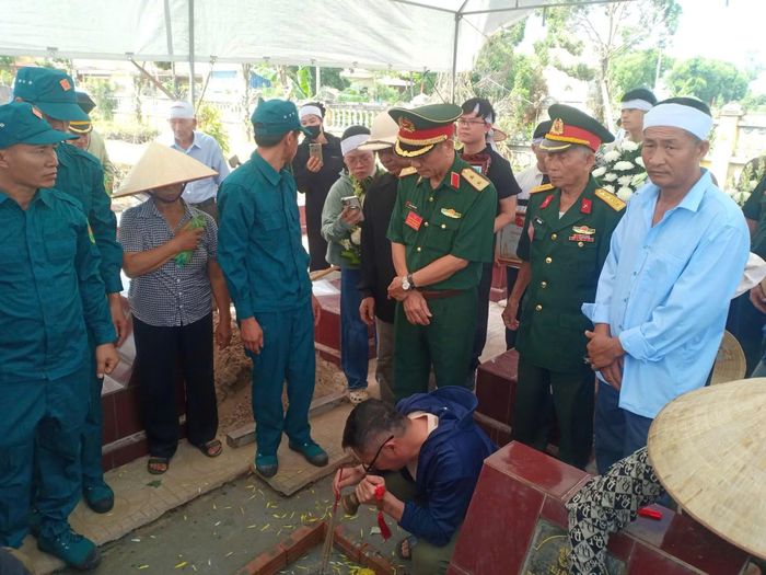 Các anh hùng liệt sĩ được trở về trong vòng tay của quê hương, gia đình.