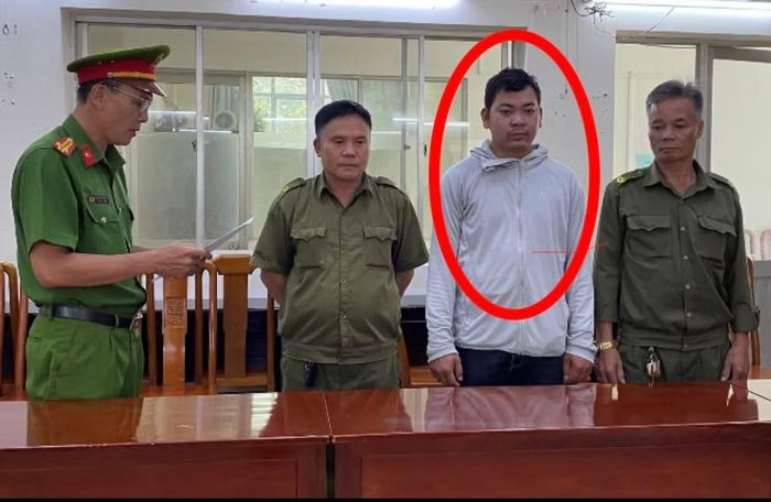 Bình bị khởi tố về tội "Cố ý làm hư hỏng tài sản".