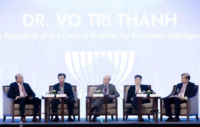 Tiến sĩ Võ Trí Thành, nguyên Phó Viện trưởng Viện Nghiên cứu quản lý kinh tế Trung ương chia sẻ quan điểm tại phiên thảo luận.