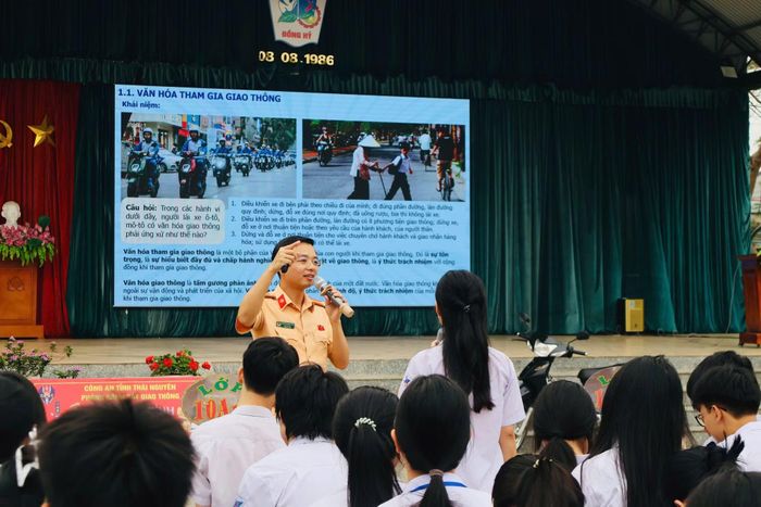 Cục CSGT triển khai thí điểm “Chiến dịch đào tạo kỹ năng lái xe mô tô, xe gắn máy an toàn” tại Thái Nguyên.