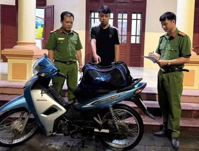 Công an phường Nam Hoa Lư bắt giữ đối tượng trộm cắp tài sản tại khu du lịch.