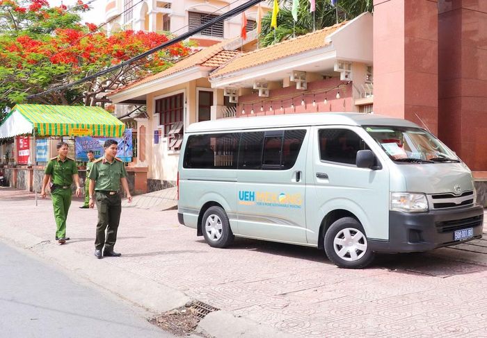 Lực lượng Công an tỉnh Vĩnh Long bảo đảm tuyệt đối an ninh, an toàn tại các điểm thi và quá trình vận chuyển, bàn giao, bảo quản đề thi.