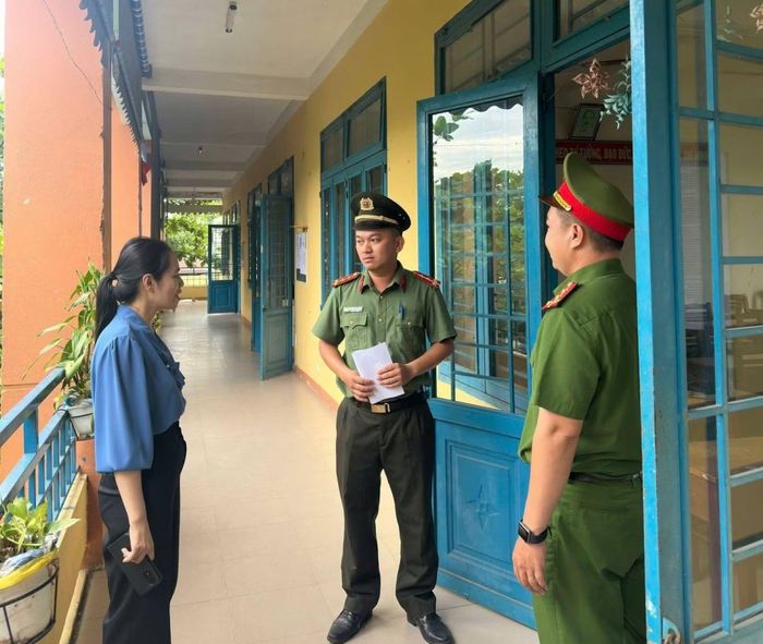 Lực lượng Công an TP Đà Nẵng kiểm tra công tác bảo đảm an ninh, an toàn tại một điểm thi trước kỳ thi tốt nghiệp THPT năm 2026.