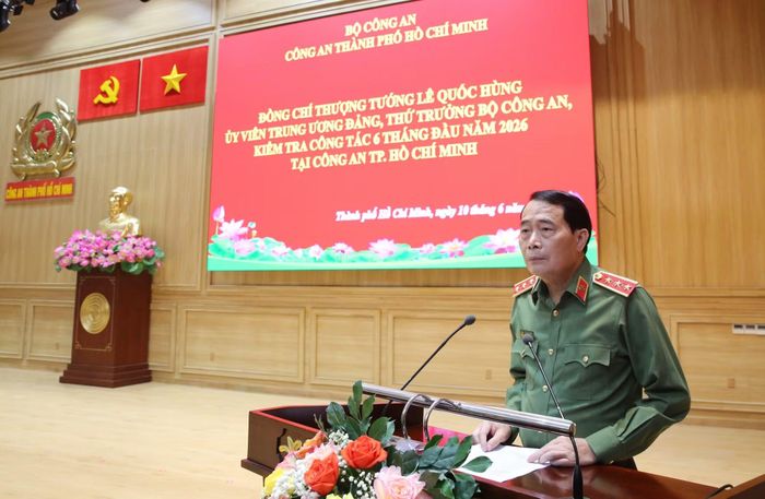 Thứ trưởng Lê Quốc Hùng phát biểu chỉ đạo tại buổi làm việc.