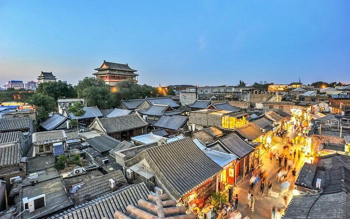 Ẩm thực Hutong (Hồ Đồng) là tinh hoa của các món ăn vặt Bắc Kinh, Trung Quốc. Phố cổ Hutong bao gồm các hẻm nhỏ, hình thành theo dãy tứ-hợp-viện (siheyuan - là những căn nhà truyền thống có sân, được bao quanh 4 mặt bởi các nhà khác). Ảnh: bucketlisttravels