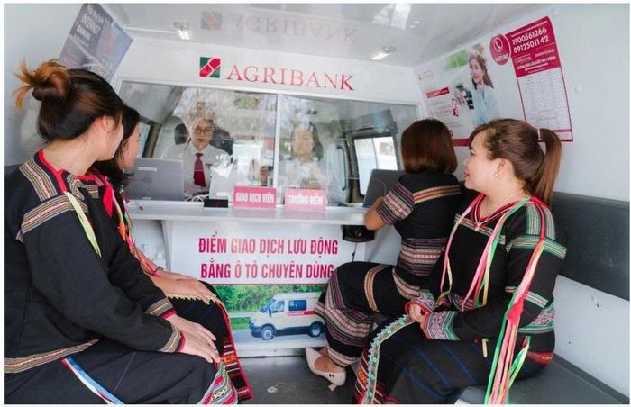 Agribank mở các điểm giao dịch ngân hàng lưu động phục vụ đồng bào vùng sâu, vùng xa