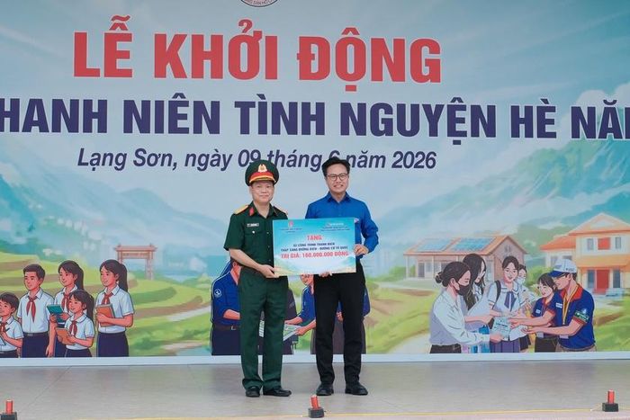 Đoàn Thanh niên Agribank trao tặng công trình thanh niên “Thắp sáng đường biên – Đường cờ Tổ quốc” trị giá 160 triệu đồng tại Lễ khởi động Chiến dịch Thanh niên tình nguyện Hè năm 2026 trên địa bàn tỉnh Lạng Sơn.