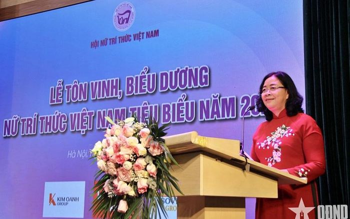 Chủ tịch Ủy ban Trung ương Mặt trận Tổ quốc Việt Nam Bùi Thị Minh Hoài phát biểu tại buổi lễ.