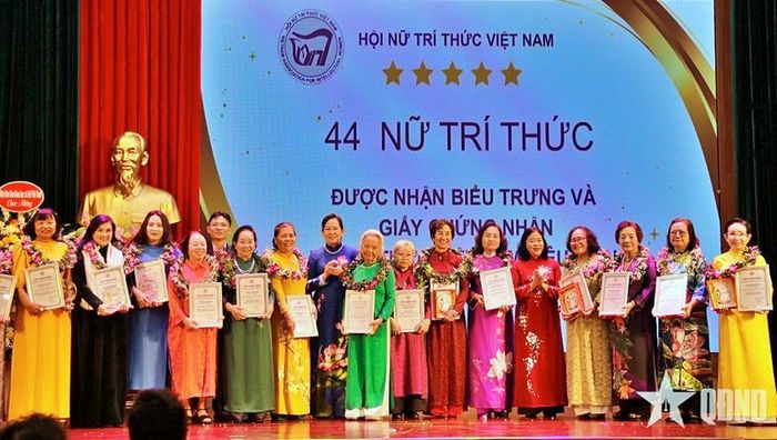Các nữ trí thức được tôn vinh không chỉ có thành tích xuất sắc trong chuyên môn mà còn đạt nhiều giải thưởng, danh hiệu cao quý của Nhà nước và các tổ chức khoa học uy tín trong nước, quốc tế; đồng thời có nhiều đóng góp cho sự phát triển của Hội Nữ trí thức Việt Nam cũng như đội ngũ nữ trí thức cả nước.