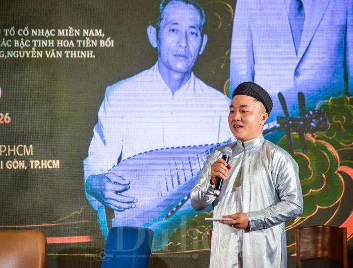 Thạc sĩ Nguyễn Văn Hoàng, nhà nghiên cứu văn hóa và tôn giáo Cao Đài cho biết, quá trình nghiên cứu Đại đạo Cao Đài đã hé mở nhiều tư liệu quý về đóng góp của ba vị khai sáng Cao Hoài Sang, Cao Quỳnh Cư, Cao Quỳnh Diêu đối với Đờn ca tài tử.