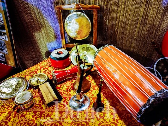 Qua đó, câu chuyện sống động về hành trình gian nan phục dựng và truyền ngọn lửa nghề của nghệ nhân cho thế hệ mai sau được sẻ chia.