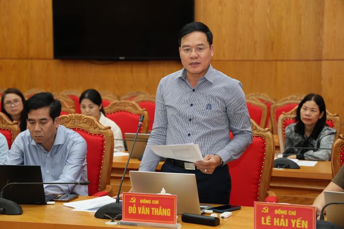 Đồng chí Đỗ Văn Thắng, Ủy viên Ban Thường vụ Tỉnh ủy, Chủ nhiệm Ủy Ban Kiểm tra Tỉnh ủy phát biểu ý kiến tại hội nghị. if(window.ads_zones == undefined) window.ads_zones = []; window.ads_zones.push('ae1ce866d642af215cf9e9197fdc43c5') 