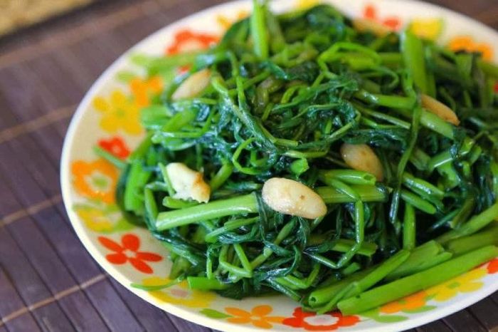Khi bước vào công đoạn xào, điều quan trọng nhất là phải xào trên lửa lớn. Ảnh minh họa