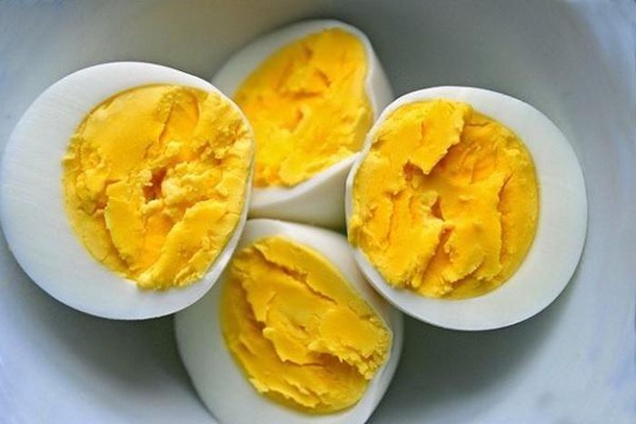 Trứng gà được đánh giá là thực phẩm “nhỏ nhưng có võ” khi chứa hàm lượng protein chất lượng cao, cung cấp đầy đủ các axit amin thiết yếu mà cơ thể không tự tổng hợp được. Ảnh minh họa