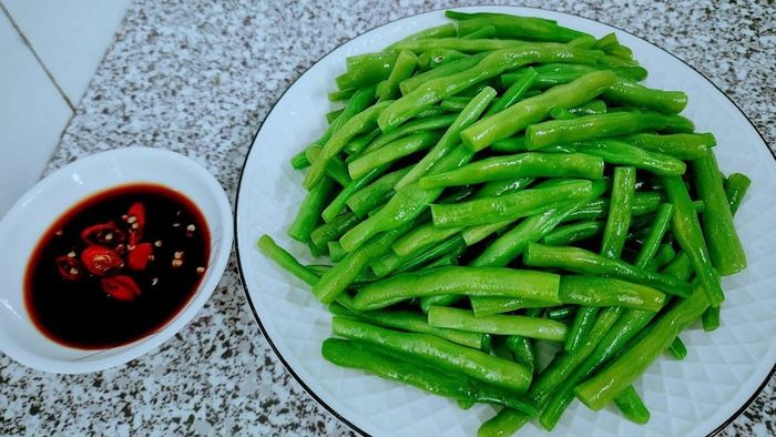 Trong đậu que có chứa saponin và lectin dễ gây kích ứng nếu không xử lý kĩ