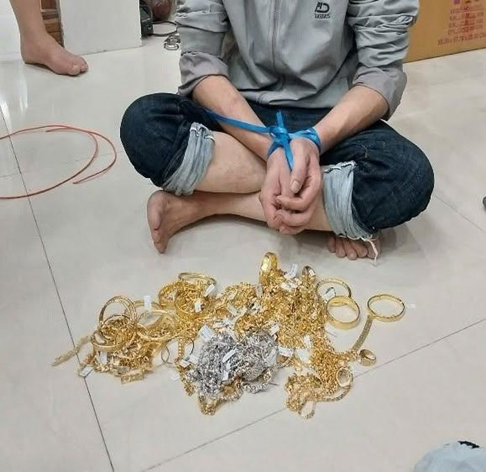 Số vàng bạc đối tượng lấy trộm. Ảnh: CA TP Đồng Nai.