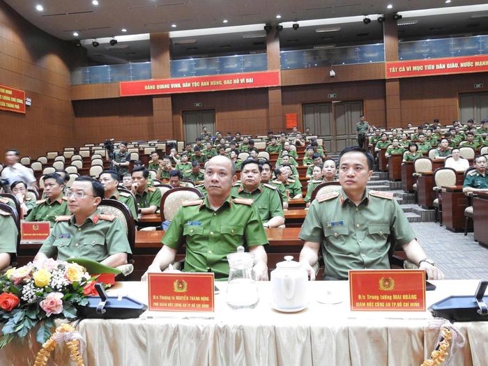 Ban Giám đốc CATP cùng lãnh đạo các đơn vị tham dự chương trình trao Thư khen của Thủ tướng Chính phủ