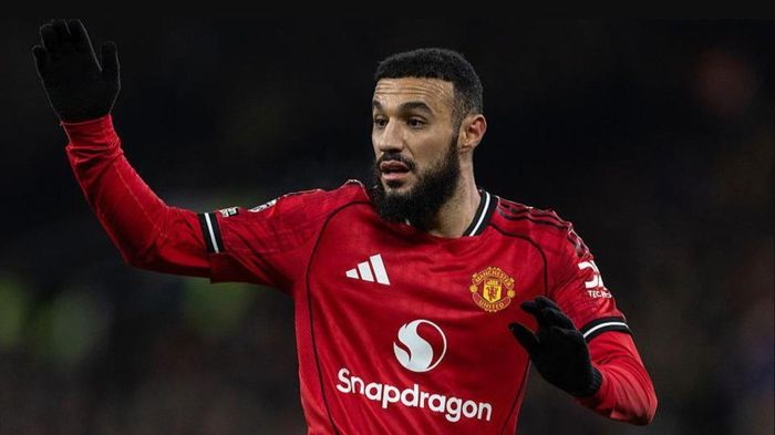 Hậu vệ Mazraoui bỏ ngỏ khả năng tham tiếp tục tham gia World Cup 2026