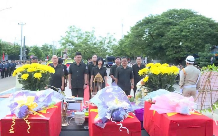  Ban chuyên trách tỉnh Gia Lai dâng hương tri ân các liệt sĩ. 