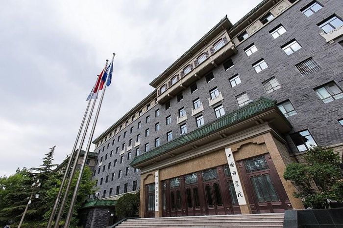 Viện Sinh thái và Địa lý Tân Cương, trực thuộc Chinese Academy of Sciences, đã phát triển thành công giống bông biến đổi gen mang một gen có nguồn gốc từ loài rêu sa mạc Syntrichia caninervis