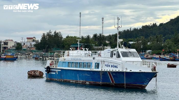Tương tự, tàu khách Biển Đông được một người dân đảo Lý Sơn mạnh dạn đầu tư khoảng 15 tỷ đồng vào năm 2016 với mong muốn góp phần nâng cao chất lượng vận tải hành khách. Nhưng giấc mơ kinh doanh nhanh chóng tan vỡ khi chỉ sau khoảng hai năm hoạt động, con tàu phải dừng khai thác.