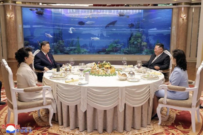 Chủ tịch Trung Quốc Tập Cận Bình và nhà lãnh đạo Triều Tiên Kim Jong Un tại Bình Nhưỡng. (Ảnh: KCNA)
