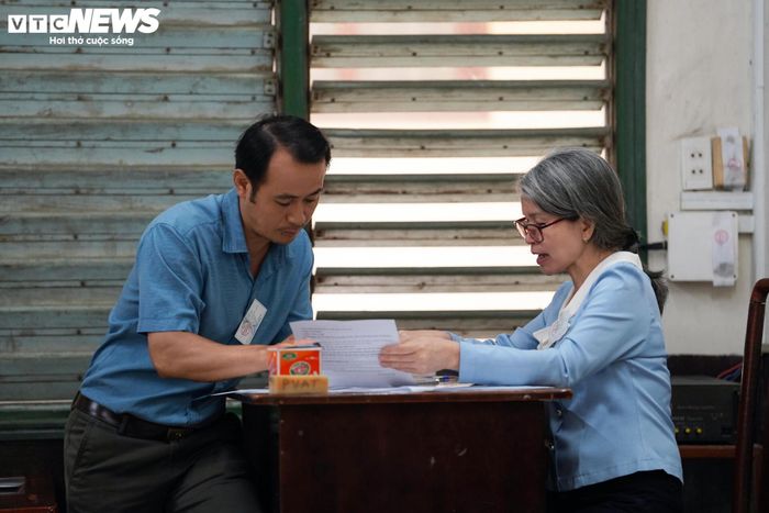 Lãnh đạo Sở Giáo dục và Đào tạo TP.HCM cho biết công tác chuẩn bị cho kỳ thi đã cơ bản hoàn tất. Toàn bộ cán bộ tham gia coi thi đã được tập huấn đầy đủ nhằm nắm vững quy chế, hạn chế tối đa các sai sót trong quá trình thực hiện nhiệm vụ. Các cán bộ coi thi được yêu cầu thường xuyên nhắc nhở thí sinh chấp hành nghiêm quy chế, tránh những vi phạm có thể dẫn đến đình chỉ thi hoặc hủy kết quả bài thi.